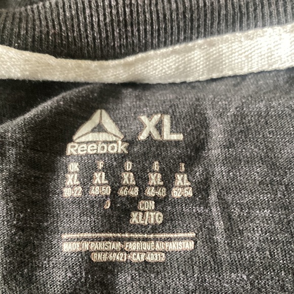 Reebok black with white line t shirt - Picture 3 of 4